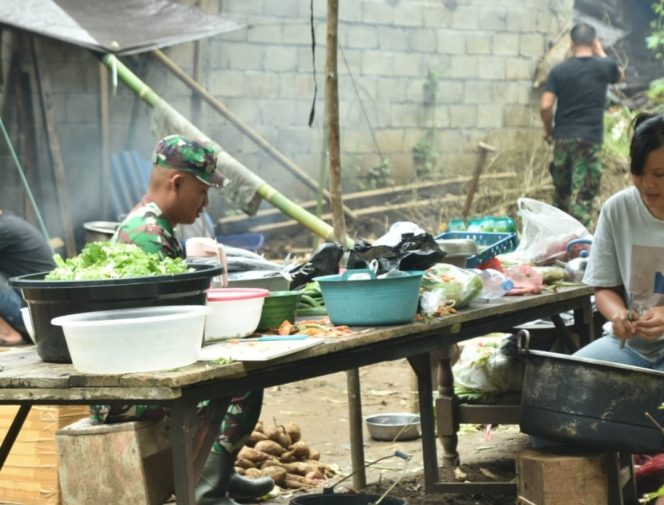 
					Semangat Gotong Royong di TMMD ke-121: Warga Kayuwatu Bersama TNI, Bahu-Membahu Membangun Desa