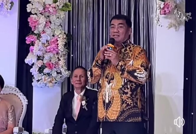 
					Kesibukan Tak Halangi Yulius Selvanus Komaling Jaga Silaturahmi dengan Keluarga