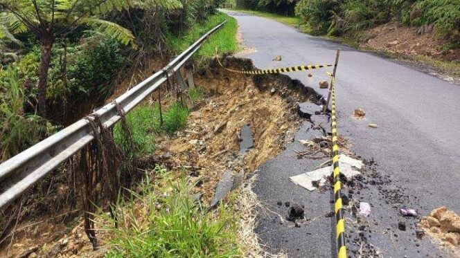 
					Efisiensi Anggaran Pusat dan Jalan Rusak di Sulut: Ancaman Mobilitas, Desakan Solusi