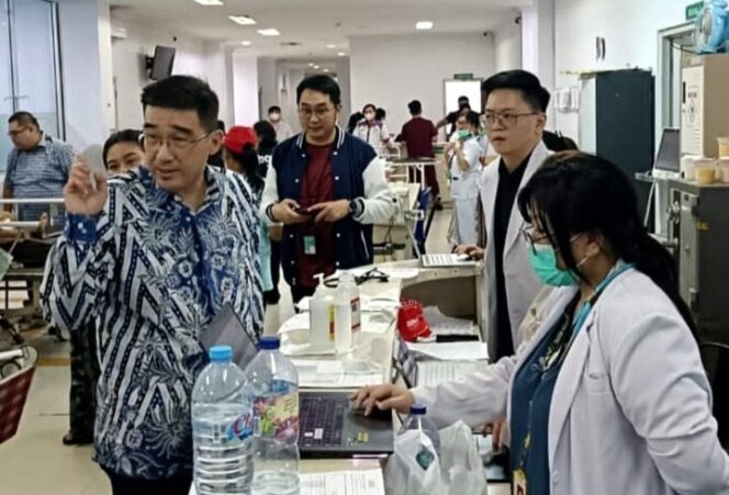 
					Di Saat Orang Pilih Pulkam, Prof Starry Bertahan: Kisah Pengabdian di IGD RSUP Kandou Saat Idul Fitri