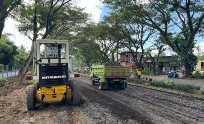 
					Gubernur YSK Tancap Gas Perbaiki Jalan Berlubang, Ruas Ir Soekarno Mulai Dikerjakan