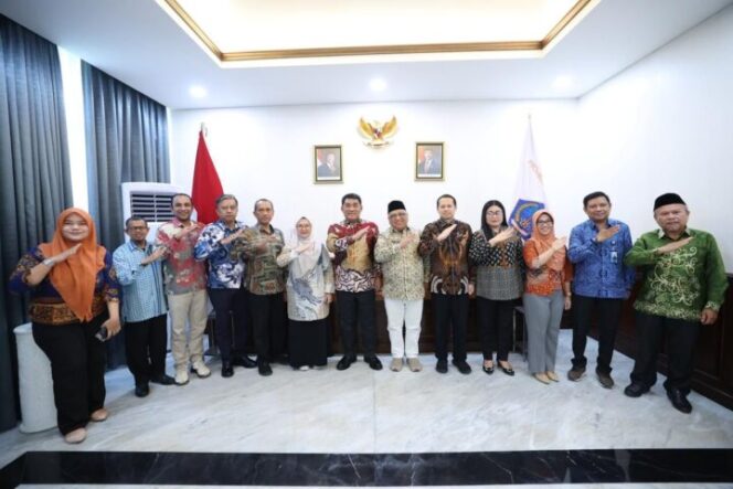 
					Gubernur Yulius Setujui Kenaikan Subsidi Haji, Ringankan Beban Jemaah di Tengah Lonjakan Avtur